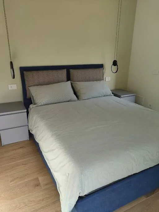 The Running Lake Holiday Apartment - Villa Olmo Como