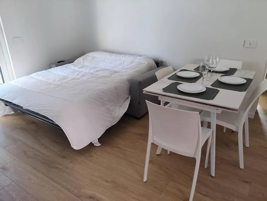 The Running Lake Holiday Apartment - Villa Olmo Como 0*,  Olaszország